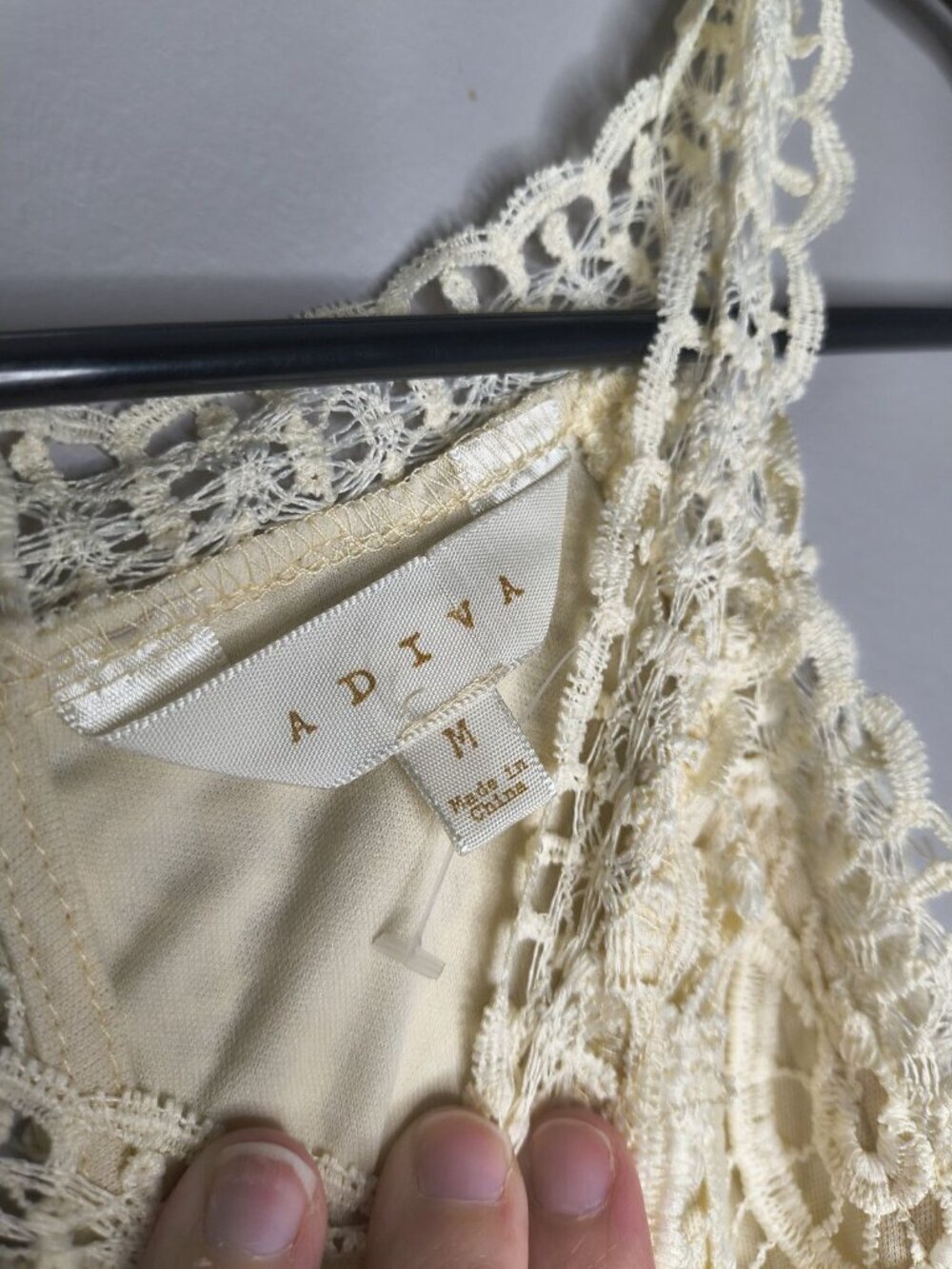 Adiva Beige Halter Top Tank Crochet Lace Lined Interior Size Medium Keyhole Back - Picture 5 of 11